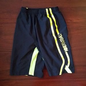 Boys Nike DriFit Shorts size M